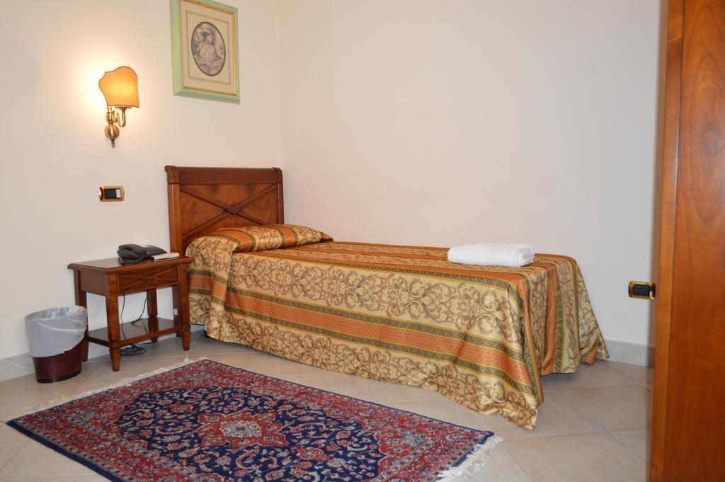 Hotel Delle Palme Falcone Zimmer foto