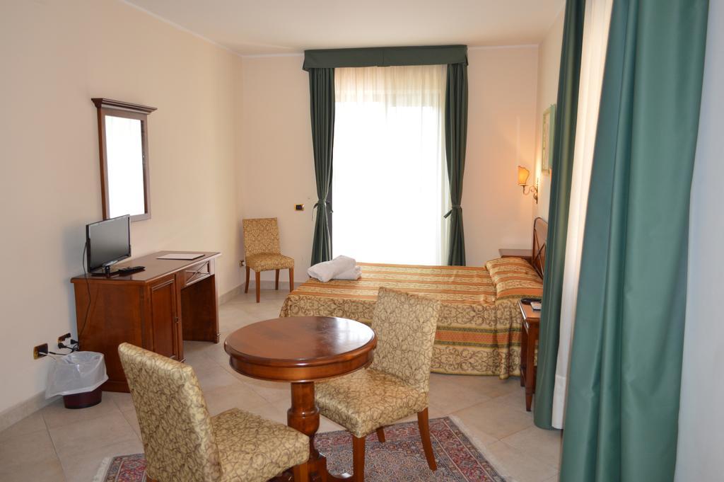 Hotel Delle Palme Falcone Zimmer foto
