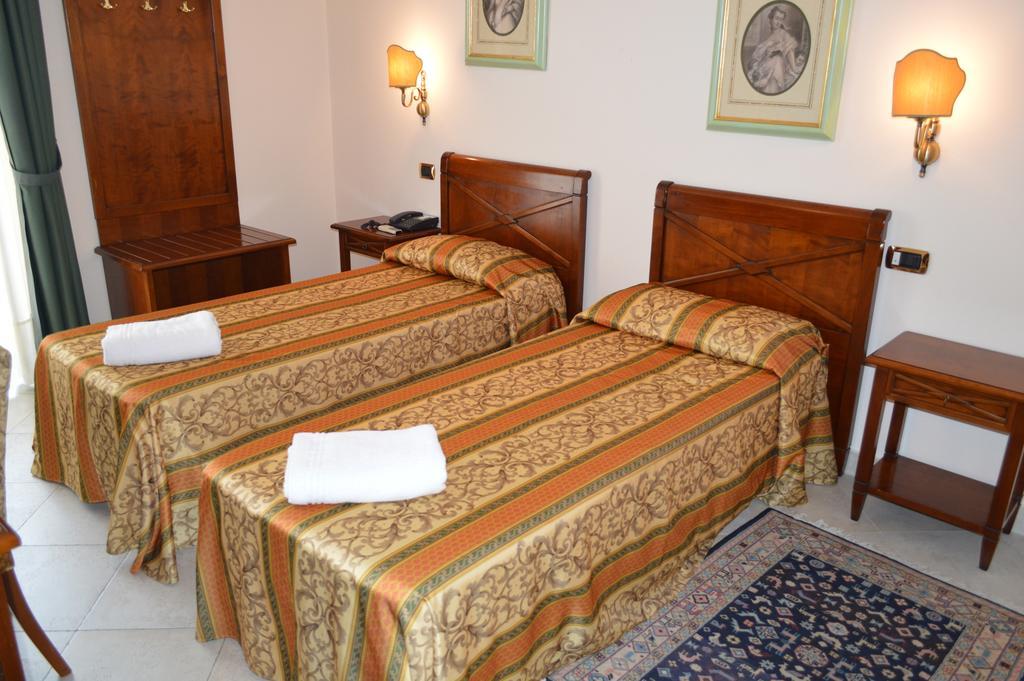 Hotel Delle Palme Falcone Zimmer foto