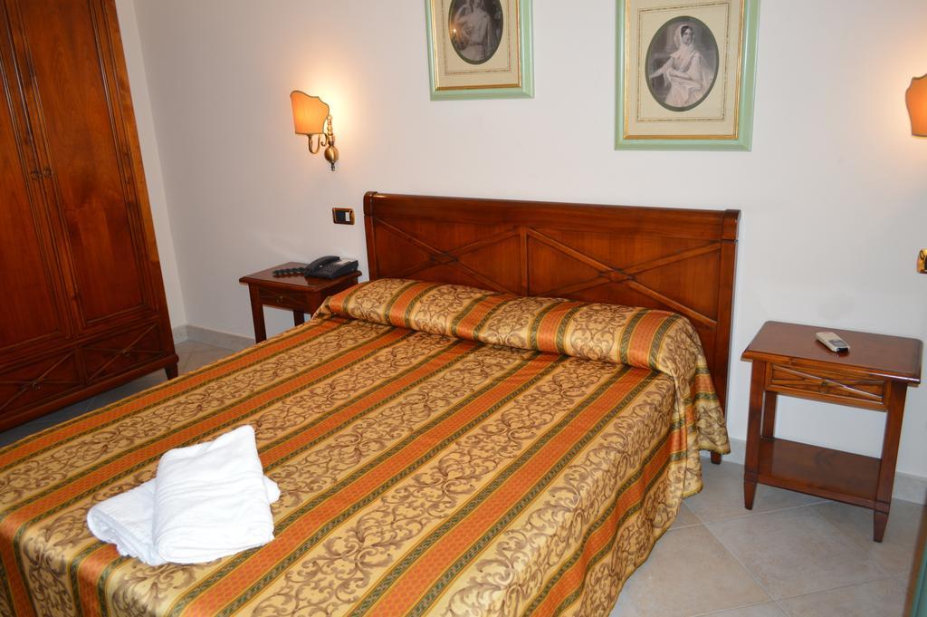 Hotel Delle Palme Falcone Zimmer foto